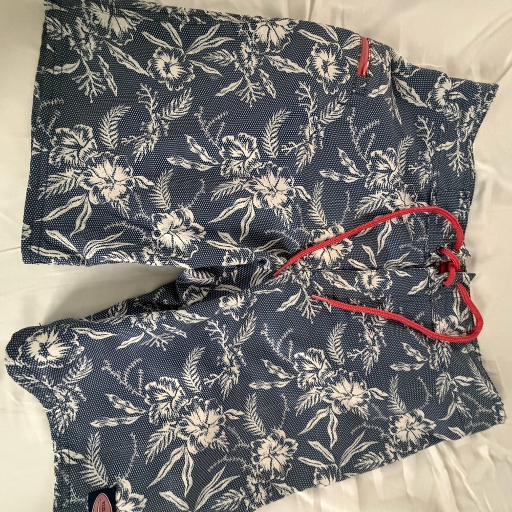 Vineyard Vines Navy and White Floral Board Shorts/Swim Trunks